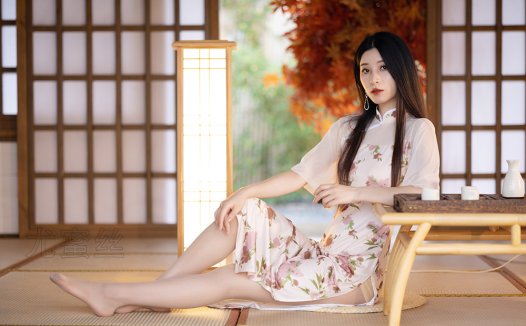 《尤蜜丝》摄影写真图片合集